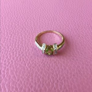 Size 7.5 14k gold and diamond peridot ring 💖
